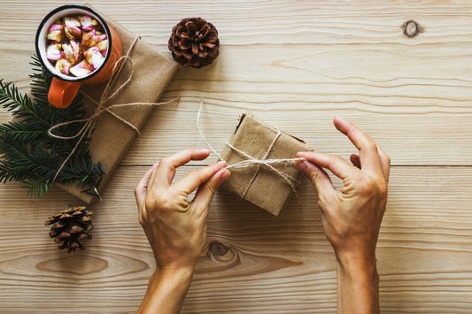 Personne faisant ces cadeaux DIY pour noël
