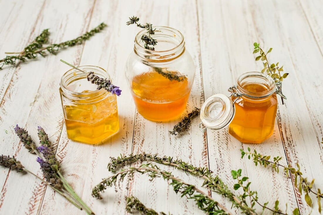 3 pots de miel pour les bienfaits du miel de garrigue